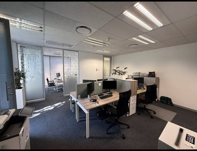 251M² OFFICE TO LET IN ROSEBANK